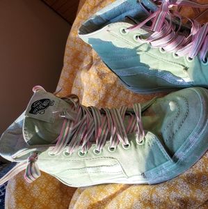 VANS (men's size 7||women's size 8.5)